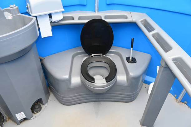 Best Portable restroom trailer rental  in Hartford, MI